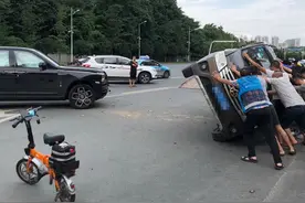 面包车与劳斯莱斯相撞负全责，豪车维修费超200万？交警：目前暂未最终定责图片