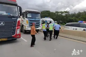 深圳一司机开车时身体突然失去知觉，幸遇铁骑相助图片