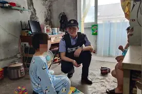 什么情况？湖州有个三年级小朋友，穿条小短裤气鼓鼓地冲出家门图片