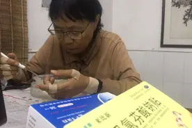 1顿早饭吞12种药的女校长，曾想提前预支丧葬费：我要亲眼看着钱都用在孩子们身上图片