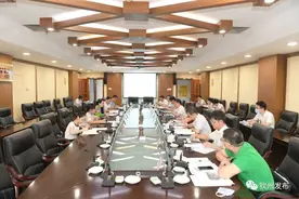 谭丕创与新加坡南洋国际俱乐部有限公司董事长孙侠座谈图片