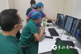 两台手术一台做 贵医附院开展联合造影手术为患者节省就医时间图片