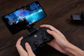 8BitDo推出Project xCloud专用游戏手柄 附带手机支架图片