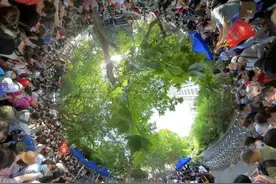 红旗袍、棒棒糖……江苏高考首日，“送考团”花式加油图片