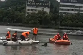 安顺大巴车冲进水库，17名潜水员赴现场救援视频封面