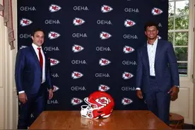 史上最大合同！NFL堪萨斯酋长5.03亿美元续约马霍姆斯图片