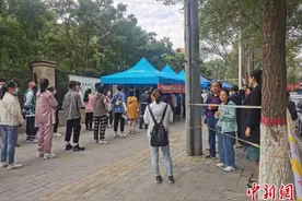 2020年青海4万余名考生走进考场参加高考图片