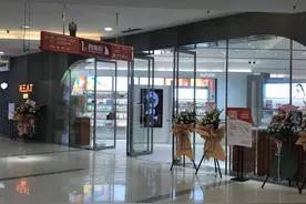 美妆集合店喜燃听过吗？像李佳琦的直播仓库图片