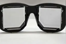 Facebook硬核突破，把VR眼镜做到墨镜厚，用全息技术压缩光线图片