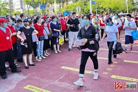 河北：聚焦高考首日图片
