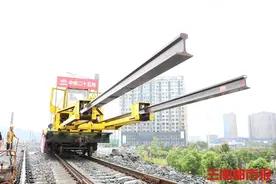 年底有望全线通车！渝怀铁路二线全面进入铺轨施工阶段图片