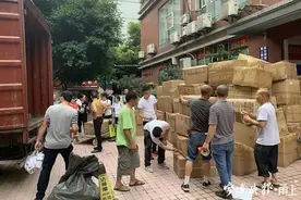 小伙卖“鞋”赚7000多万！爸妈都给他打工！被抓时手机上每秒10多个订单图片