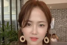 韩国女足“初恋脸”李玟娥晒近照：梨花卷发&飘飘白裙图片
