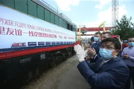 财富快车 友谊桥梁——记中欧班列开进乌克兰图片