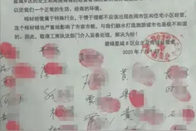 瘆人！柳州这小区楼上住着人，楼下开着两家棺材店图片