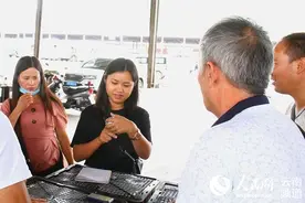 中缅跨境农业 水涨荷花高图片