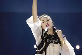 专访｜阿朵：哪怕只有一句词，在舞台上我就是王图片