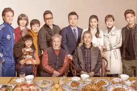 京味儿电视剧又来了，《什刹海》今晚央一开播，主演里刘佩琦、连奕名、关晓彤、张晞临都是北京人图片