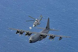 法国空军KC-130J成功给H225直升机空中加油图片