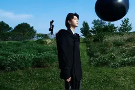王俊凯花园系大片首发，最新造型诠释少年新态度图片