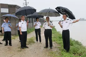 【防汛突击战】湖南省赤山监狱：严阵以待 坚决打赢防汛抢险这场硬仗图片