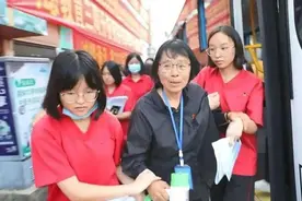 “硬核”陪考！老师做的这些，学生记一辈子图片