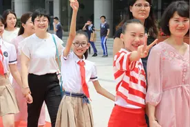 毕业不是句号，而是破折号！这场小学生毕业典礼满满回忆和感动图片