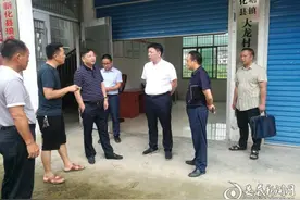 梁立坚到新化县指导软弱涣散村党组织整顿工作图片