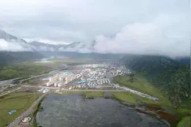 麦地卡易地搬迁群众实现就近就业图片