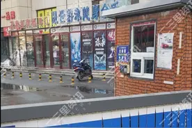 小区门口闲置空地变收费停车场！物业和业主谁说了算？图片