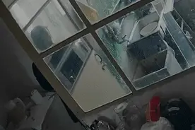 16秒内被保姆掌掴脚踢6次，85岁失语老人无助哀嚎！视频曝光，触目惊心图片