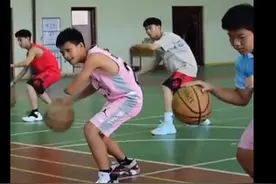 14岁独臂少年凌晨4点半练球，网友：他一定也喜欢科比吧图片