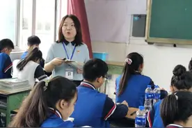 新青年·上封面｜一位80后基层女教师的坚守：为“国贫县”农村孩子打开看世界的视野图片