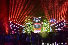 武汉欢乐谷电音节雨中开幕，乘风破浪的姐姐来了图片