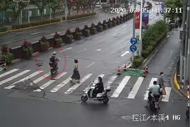 疯狂！上海一摩托车连闯6个红灯，还有套牌等违法……记63分罚款7900元图片