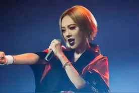 美人计 | 宁静的口黑和口紫，还真不是一般人能hold住图片