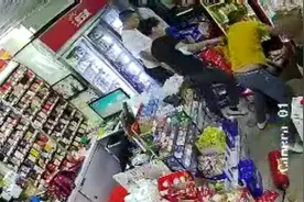 深圳外卖小哥与醉酒男起口角，遭对方叫来5同伙持灭火器围殴图片