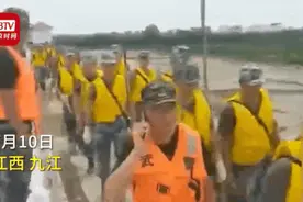九江江洲大堤告急！两天，近3000人紧急返乡图片