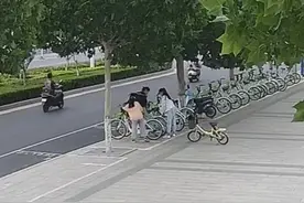 三个小女孩儿，找到了图片