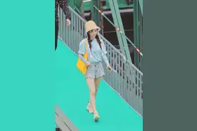 赵丽颖《中餐厅》路透 蝎子辫搭牛仔热裤超元气图片
