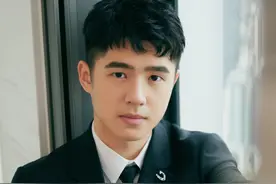 恭喜毕业！刘昊然朋友圈晒毕业证：开启新的旅程图片