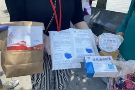 美华人社团侨领伸援手 助留学生解决生活就医等困难图片
