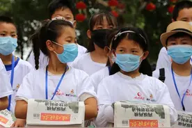 我是卖报的小行家图片