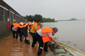 【防汛突击战】赤山监狱：风雨同心筑“安全防线”图片