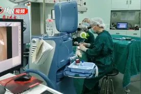 15分钟手术，82岁老人重获视力，智能人工晶状体让视力没有“盲区”图片