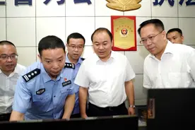 衡阳市市长朱健在石鼓区调研县域警务工作时强调：要跳出公安谋划推动县域警务工作，努力创造县域警务“衡阳经验”图片