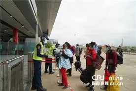 蒙内铁路客运列车恢复运行 货运积极助力肯尼亚抗疫图片