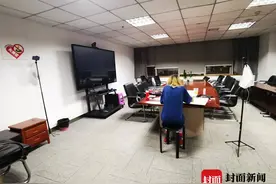 疫情下的艺考生：延期的校考“云复试”一个人的考场 两部手机“监考”图片