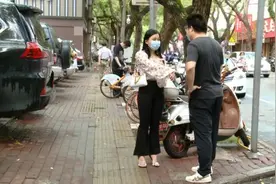 南宁一对小情侣酒后互殴 男友：她当面打电话给前任图片