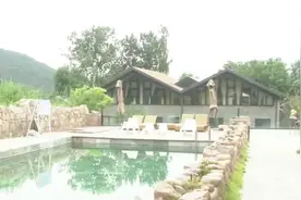 我们村不一样 | 20年废旧老屋变别墅度假村，崂山这个小山村要火视频封面